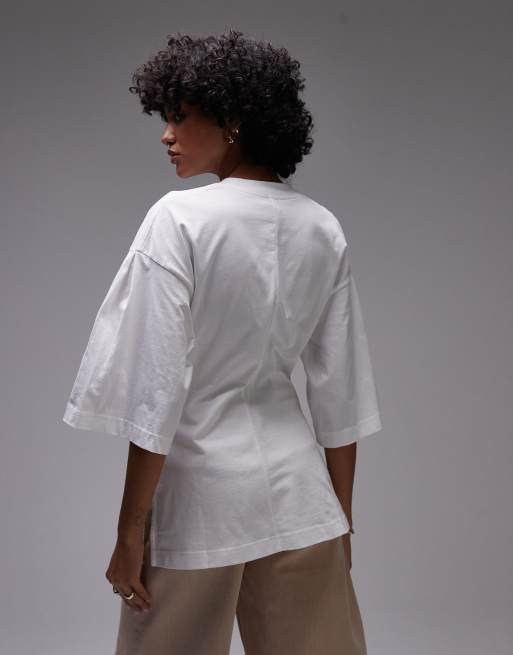& Other Stories – Oversize-Oberteil in Weiß aus Jersey mit asymmetrischem, goldfarbenem Schnallendetail, 2 von 4