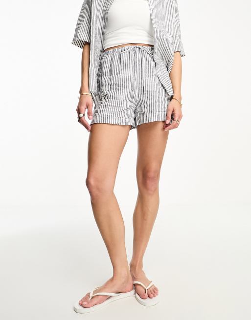 & Other Stories - Pantaloncini in lino blu a righe in coordinato