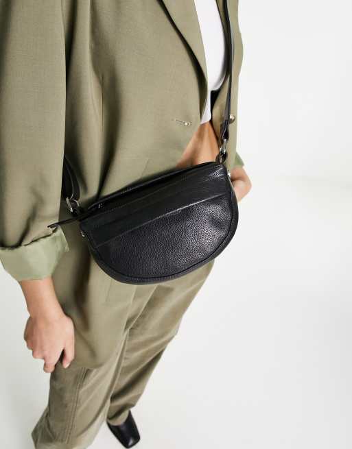 & Other Stories Petit sac bandoulière en cuir Noir ASOS