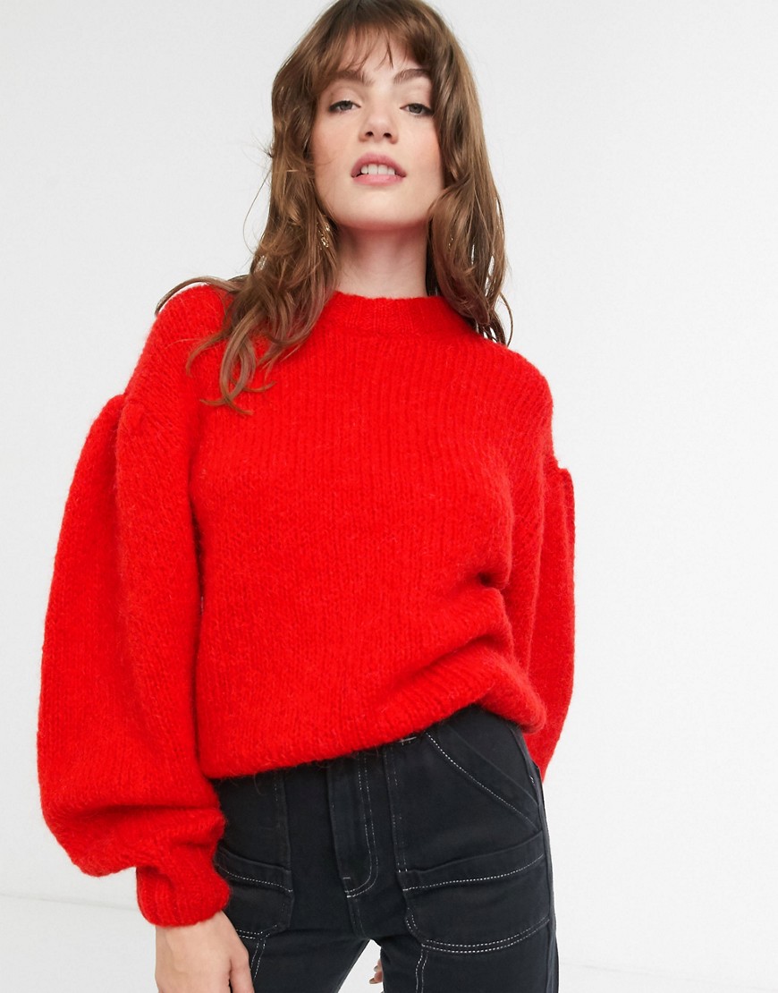 & Other Stories - Pluizige trui met pofmouwen in rood