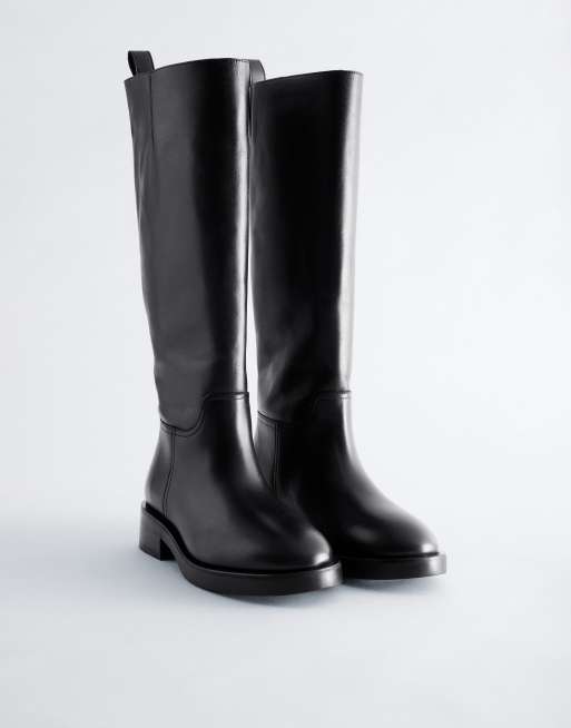 & Other Stories Premium heeled leather pull on moto boot in black, 3 of 3