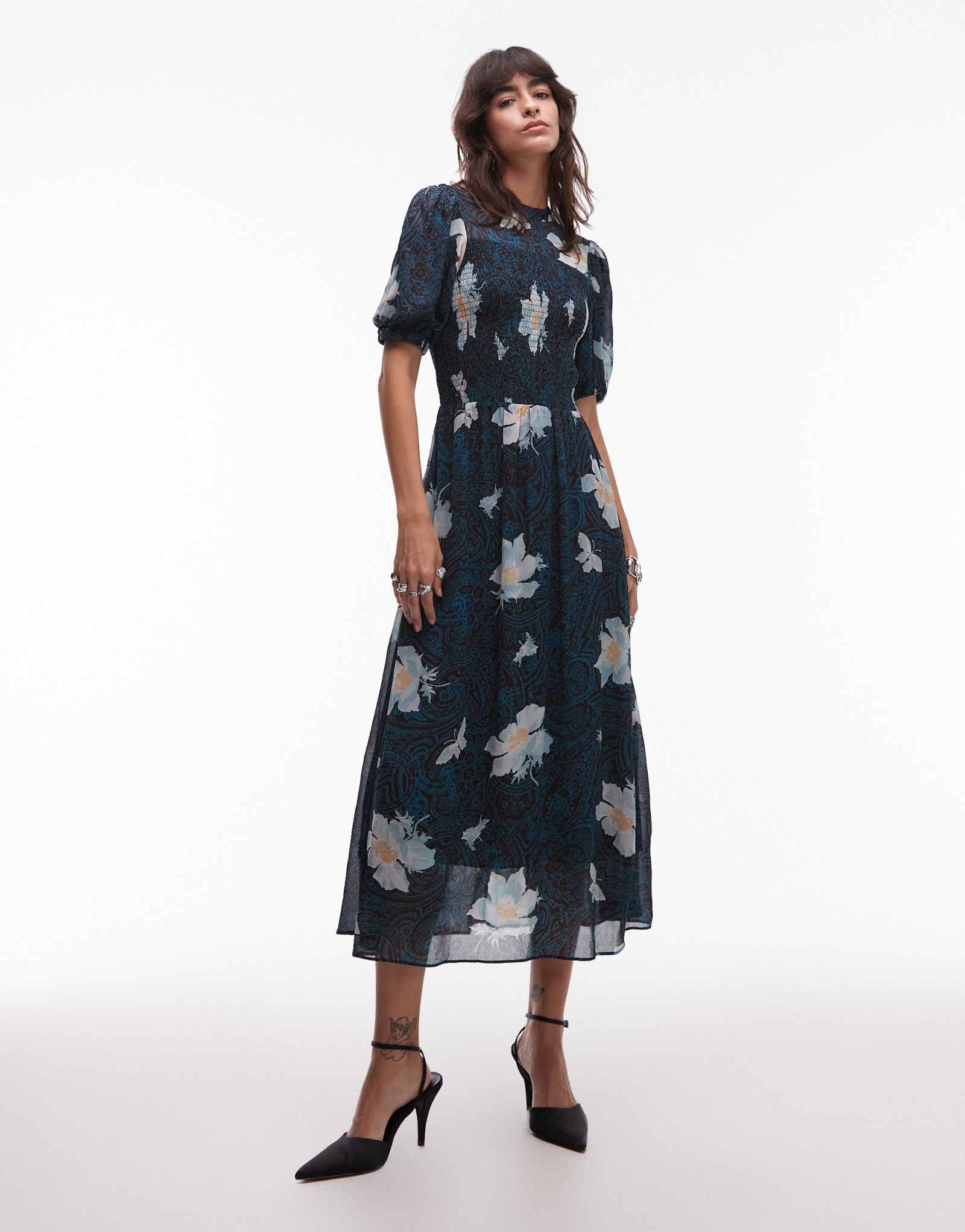 Платье миди с пышными рукавами и гофрированным лифом Other Stories с ярким цветочным принтом