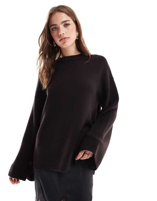 & Other Stories - Pull en maille de laine avec détail boutonné sur la manche - Marron, 2 de 4