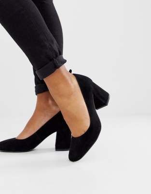 black suede pumps round toe