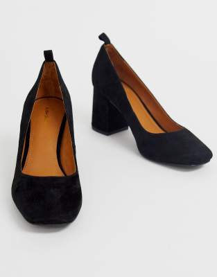 round toe black suede pumps