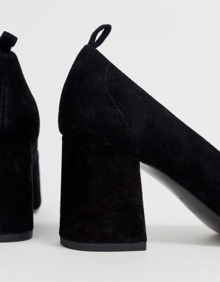 round toe black suede pumps