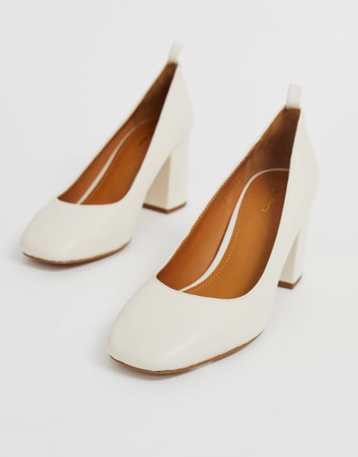 White round toe pumps sale