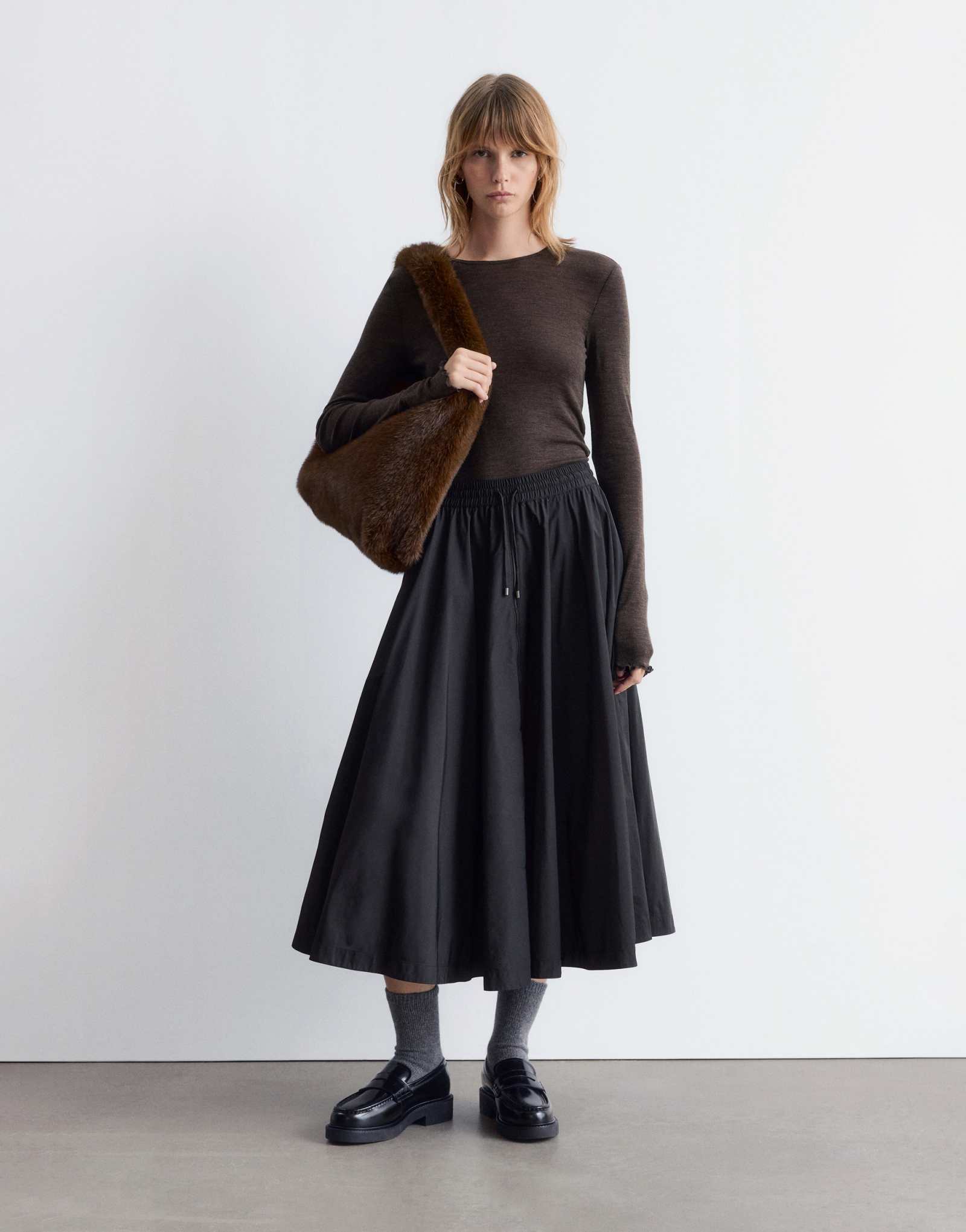 & Other Stories топ с длинными рукавами и отделкой из чистой шерсти с салатовым краем и отверстием для большого пальца коричневого цвета