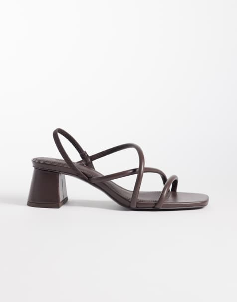 & Other Stories – Riemchen-Sandaletten aus Leder in Dunkelbraun mit offener Zehenpartie und verdrehtem Design - view 1