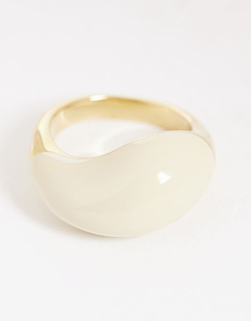 & Other Stories - Ring met grote ovale crèmekleurige steen in goud, 2 van 3