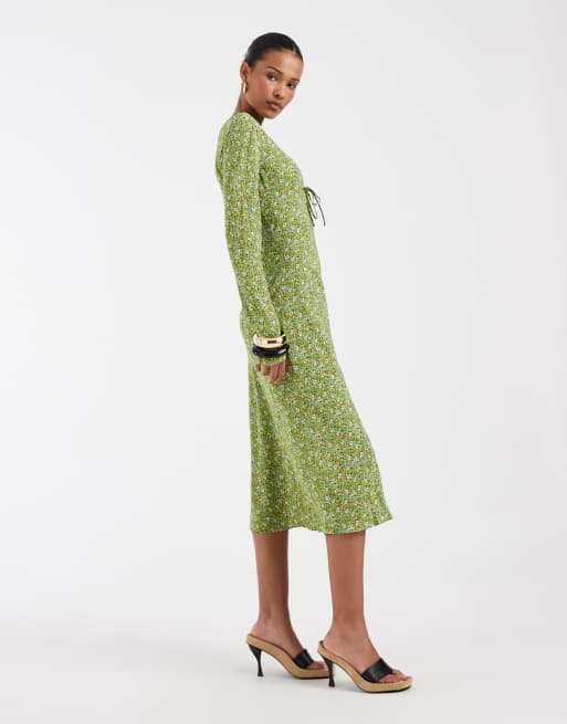 & Other Stories - Robe coupée en biais à petites fleurs avec col V et manches évasées - Vert , 4 de 4