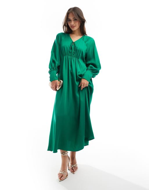 & Other Stories - Robe longue à manches longues avec col en V nouée sur le devant - Vert