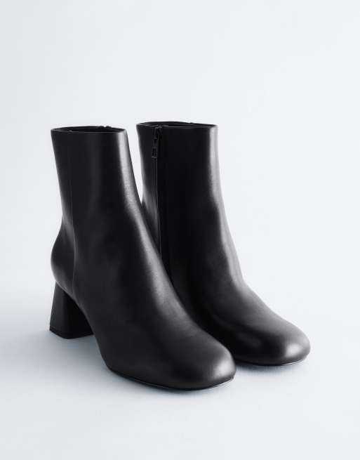 & Other Stories round toe leather ankle boots with block heel in black, 2 of 3