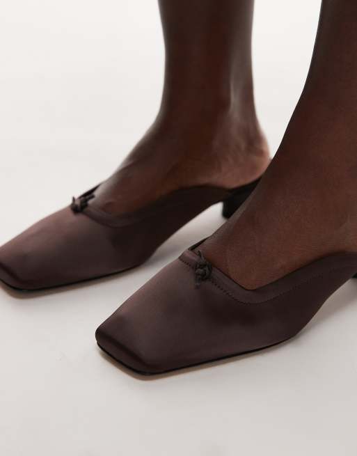 & Other Stories satin mule heeled pumps in red, 3 of 4