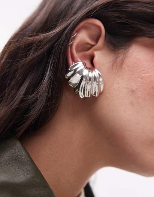 & Other Stories - Schelpvormige oorbellen in zilver
