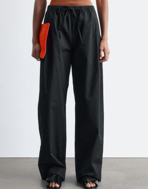 & Other Stories – Schlupfhose aus Baumwolle in Schwarz mit weitem Bein, 2 von 4