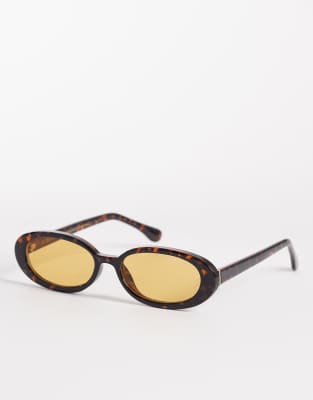 & Other Stories - Schmale, ovale Sonnenbrille in brauner Schildpatt-Optik mit Leinenetui-Brown