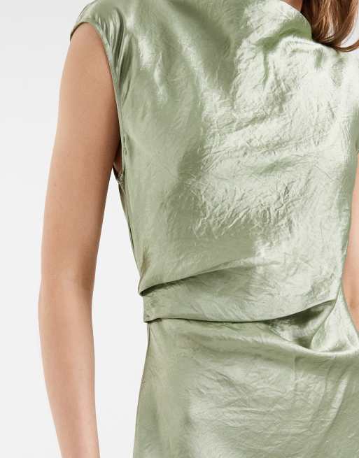 & Other Stories – Schräg geschnittenes Satin-Midikleid in Salbeigrün mit drapiertem Detail, 3 von 4