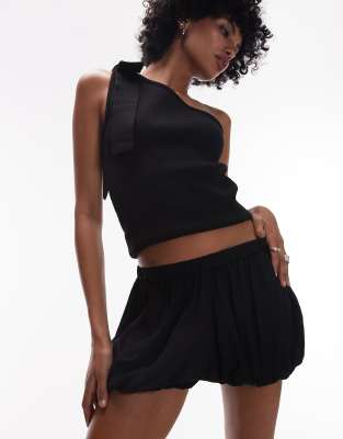 & Other Stories - Shorts in Schwarz mit Ballonsaum und Tunnelzug