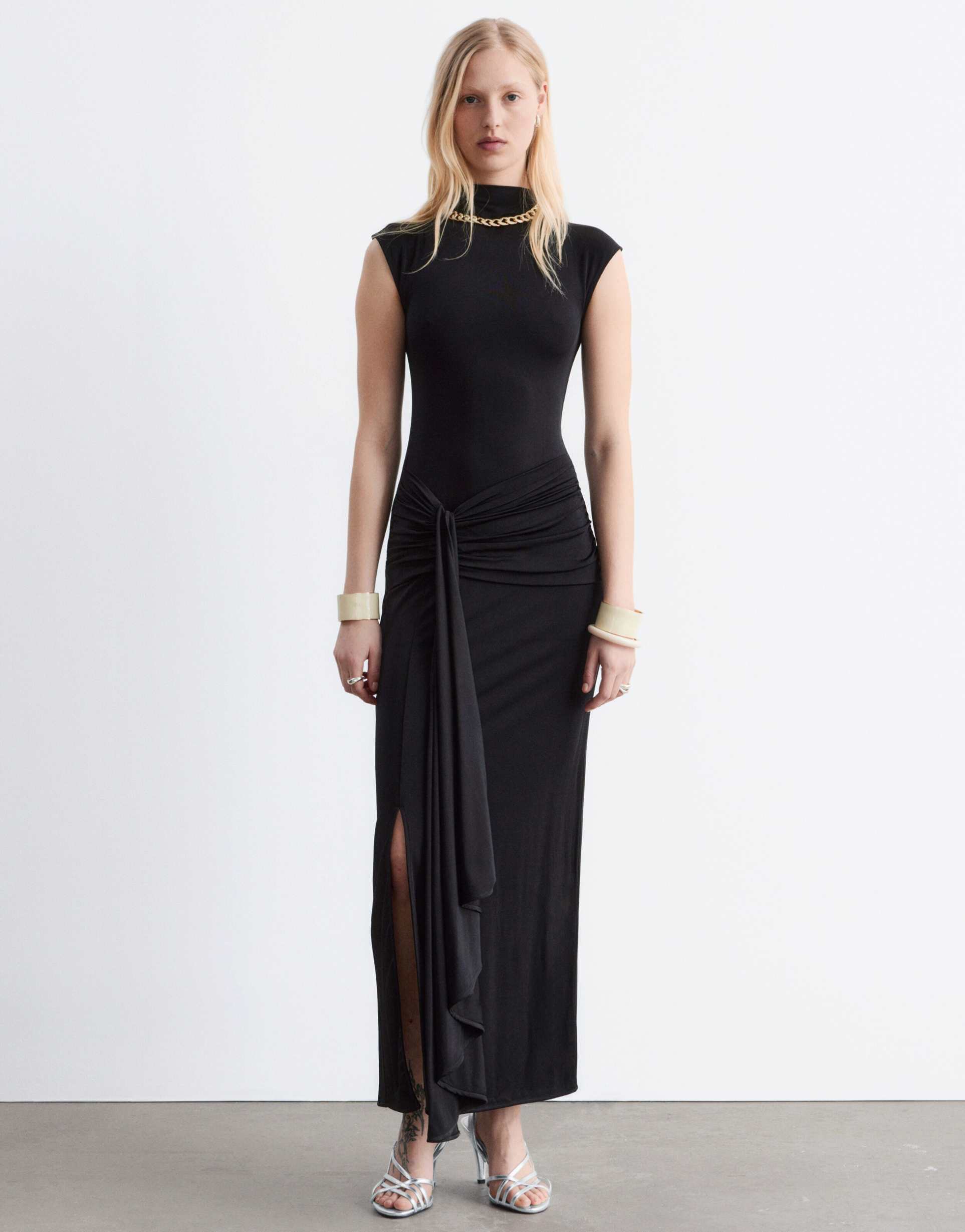 & other stories sleeveless tie waist midi dress in black