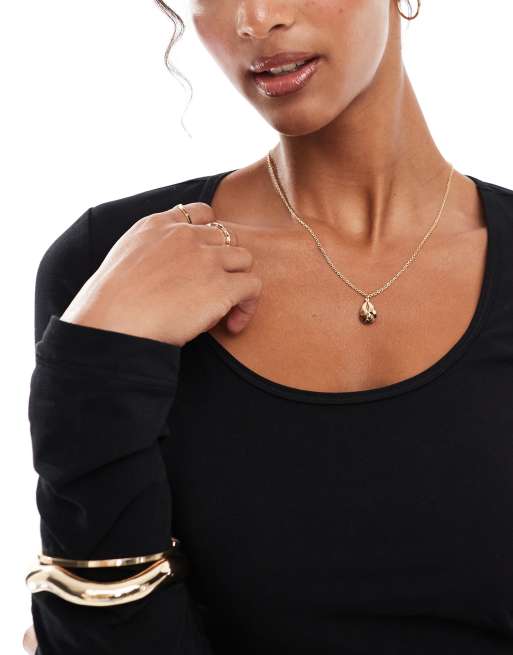 & Other Stories slim fit scoop neck long sleeve top in black, 3 of 4