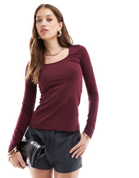 & Other Stories - Slim-fit top met lage ronde hals en lange mouwen in bordeauxrood - view 1
