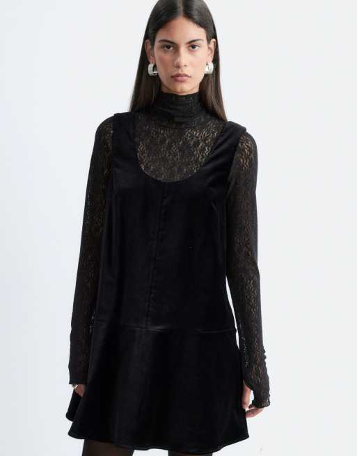 & Other Stories Slipkleid mit U-Ausschnitt aus Samt in Schwarz, 3 von 4