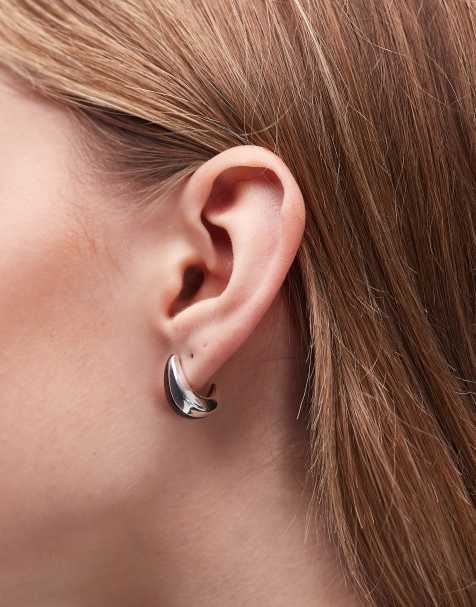 & Other Stories – Smaragdgrüne Ohrstecker in Goldoptik mit Tropfendesign - view 1