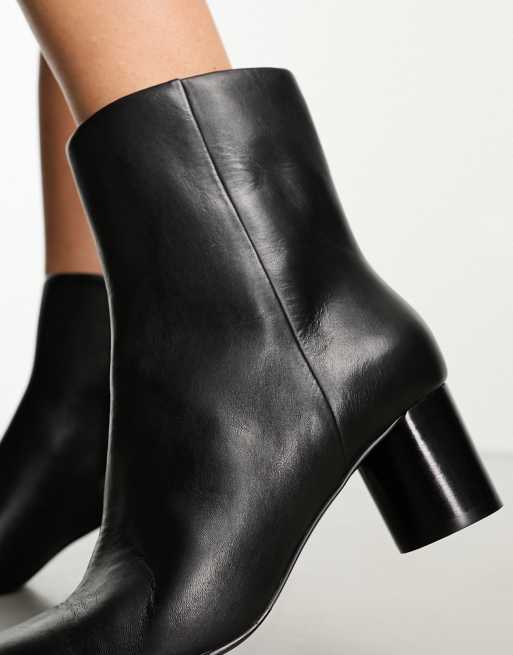 Black ankle boots round hot sale toe