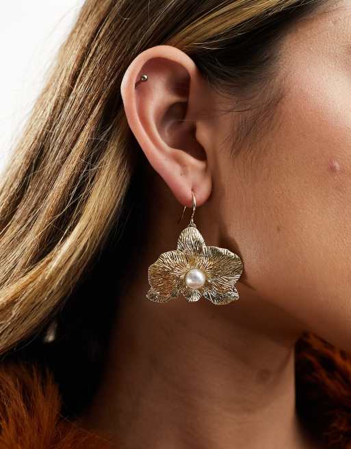 & Other Stories - Statement bloemenoorbellen met imitatieparels in goud