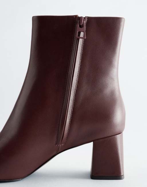 & Other Stories Stiefeletten aus Leder mit runder Spitze und Blockabsatz in Dunkelbraun, 3 von 3