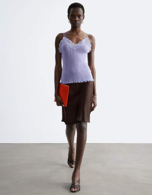 & Other Stories – Strick-Camisole in Helllila mit Spitzenverzierung am Ausschnitt , 2 von 4