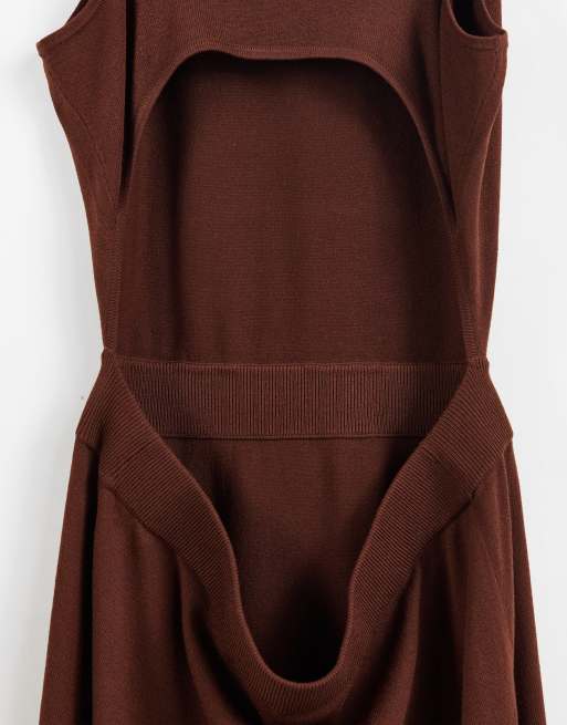 & Other Stories – Strick-Midikleid mit seitlichen Zierausschnitten in Dunkelbraun, 3 von 4