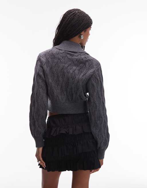 & Other Stories – Strickjacke in Grau mit Zopfstrickmuster, Kragen und Knopfleiste, 4 von 4