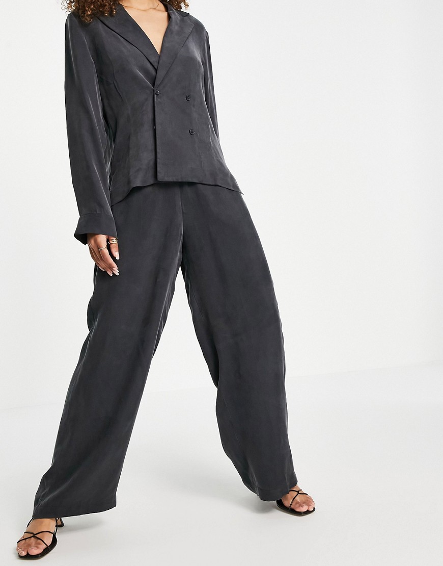 & Other Stories super soft cupro pull on pants in black-Neutral