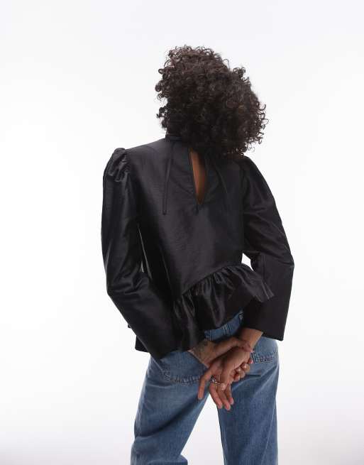 & Other Stories – Svart blus med asymmetrisk volangfåll av satin, 3 av 4