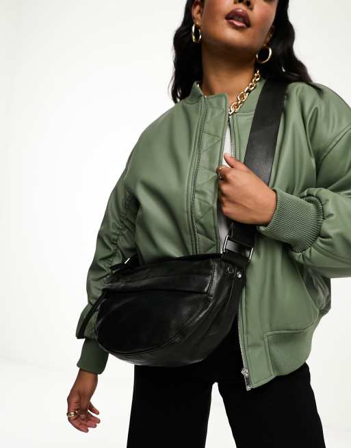 & Other Stories – Svart crossbodyväska i läder med dragkedja