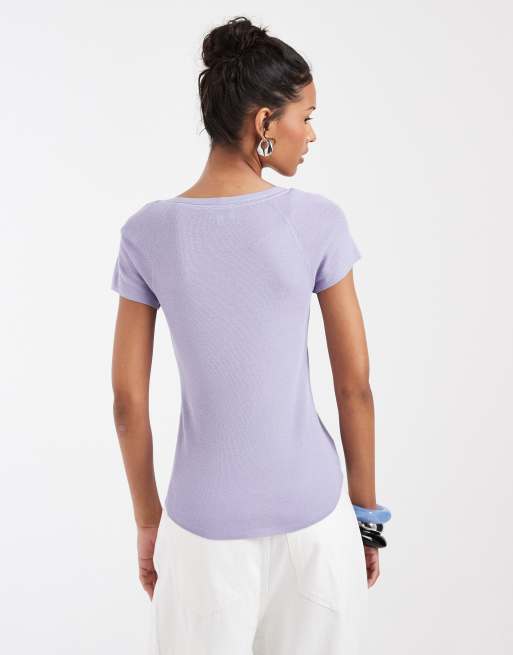 & Other Stories – T-Shirt in Helllila mit tiefem Ausschnitt und Schleifendetail, 4 von 4
