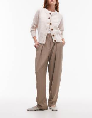 & Other Stories tailored tapered leg trousers with front pleat detail in mole-Neutral φωτογραφία