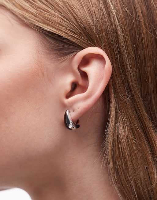 & Other Stories teardrop stud earrings in emerald and gold tone, 3 of 3