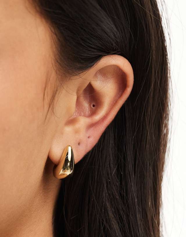 & Other Stories - teardrop stud earrings in gold