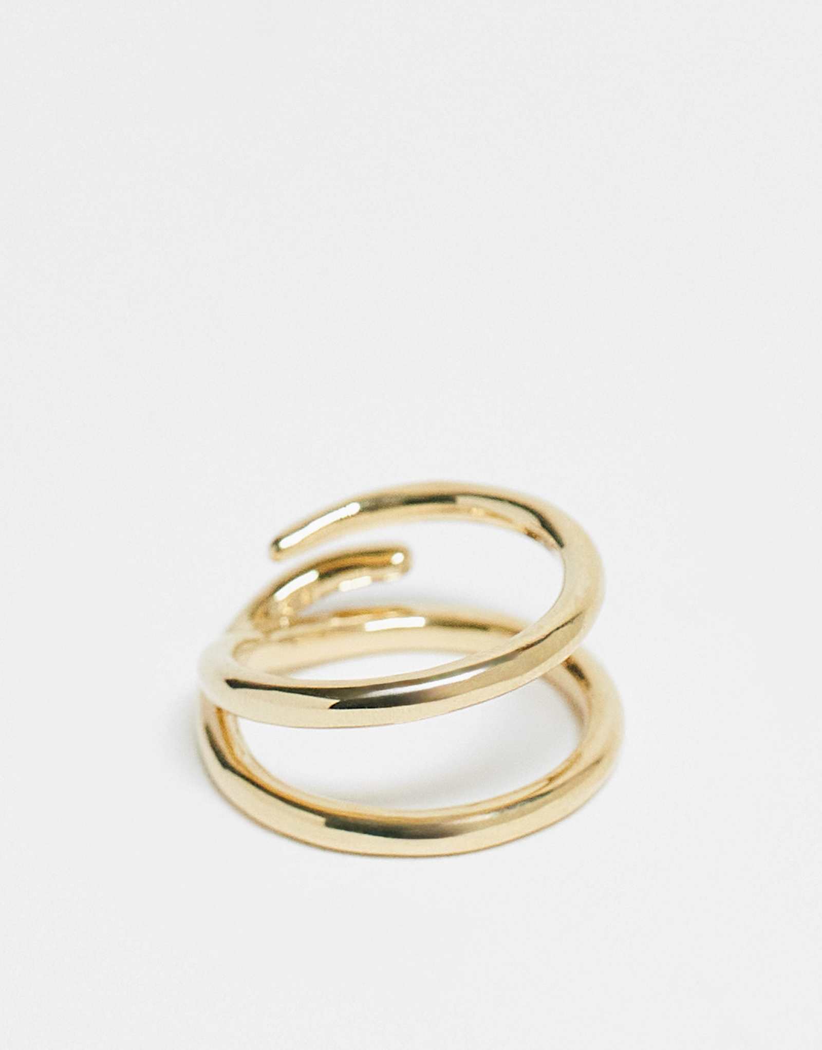 &Other Stories тонкое асимметричное кольцо с крестиком в золотом цвете 