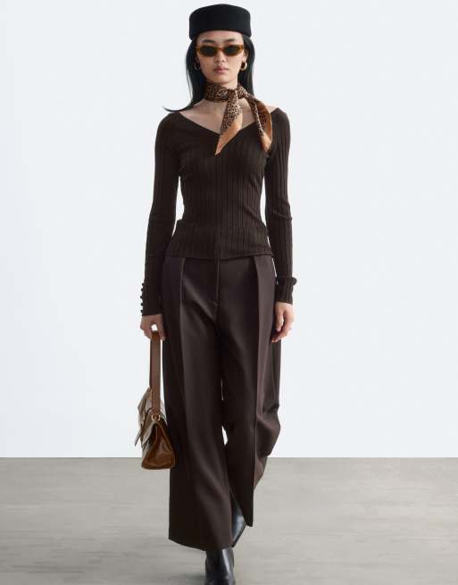 & Other Stories top a costine 100% lana con scollo a V, maniche lunghe e polsini con bottoni, marrone scuro, 3 di 4