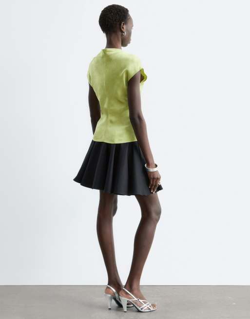 & Other Stories - Top drapé en satin avec col montant et taille cintrée - Vert citron, 4 de 4