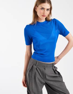 & Other Stories - Transparentes, leichtes Strickoberteil in leuchtendem Blau