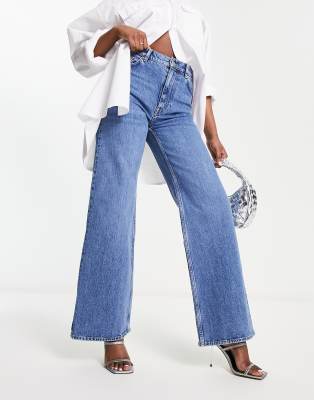 & Other Stories - Treasure - Baumwoll-Jeans mit weitem Bein in Love Blue-Blau