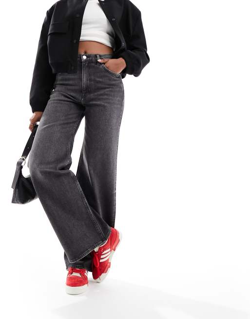 & Other Stories - Treasure - Jeans elasticizzati a fondo ampio grigio lavaggio effetto marmo