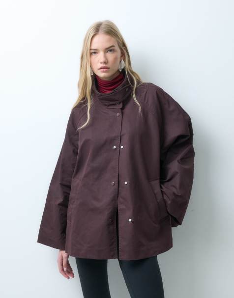 & Other Stories trenchcoat met korte lengte, opstaande kraag en katoenmix in chocoladebruin - view 1