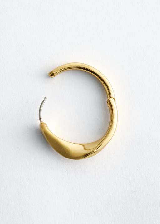 & Other Stories twisted hoop earrings in gold, 4 of 4