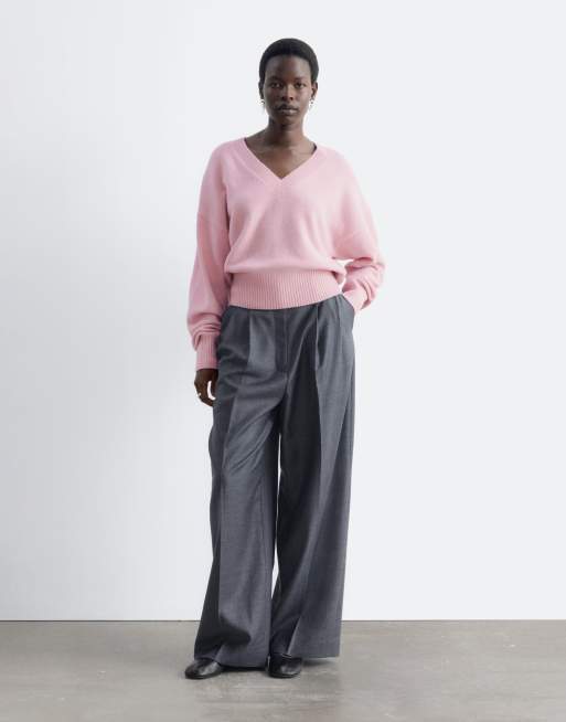 & Other Stories tyk strikket sweater med v-hals i pink, 2 af 4